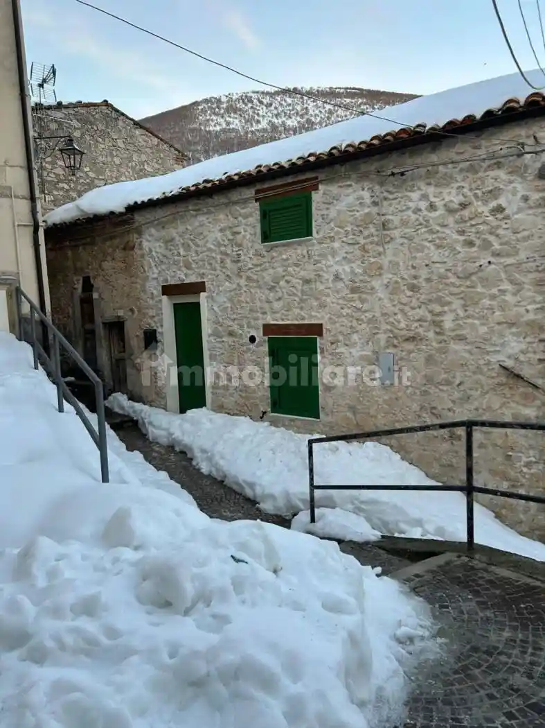 Casa indipendente in vendita a Villalago