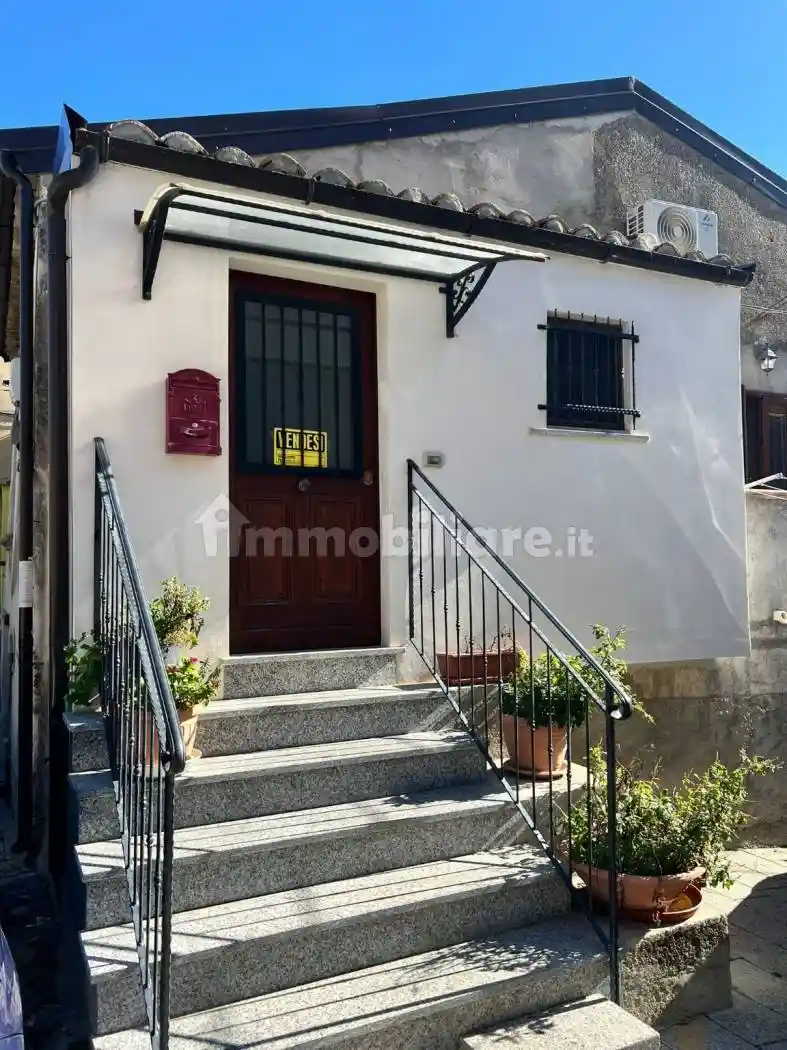 Casa indipendente in vendita a Stalettì