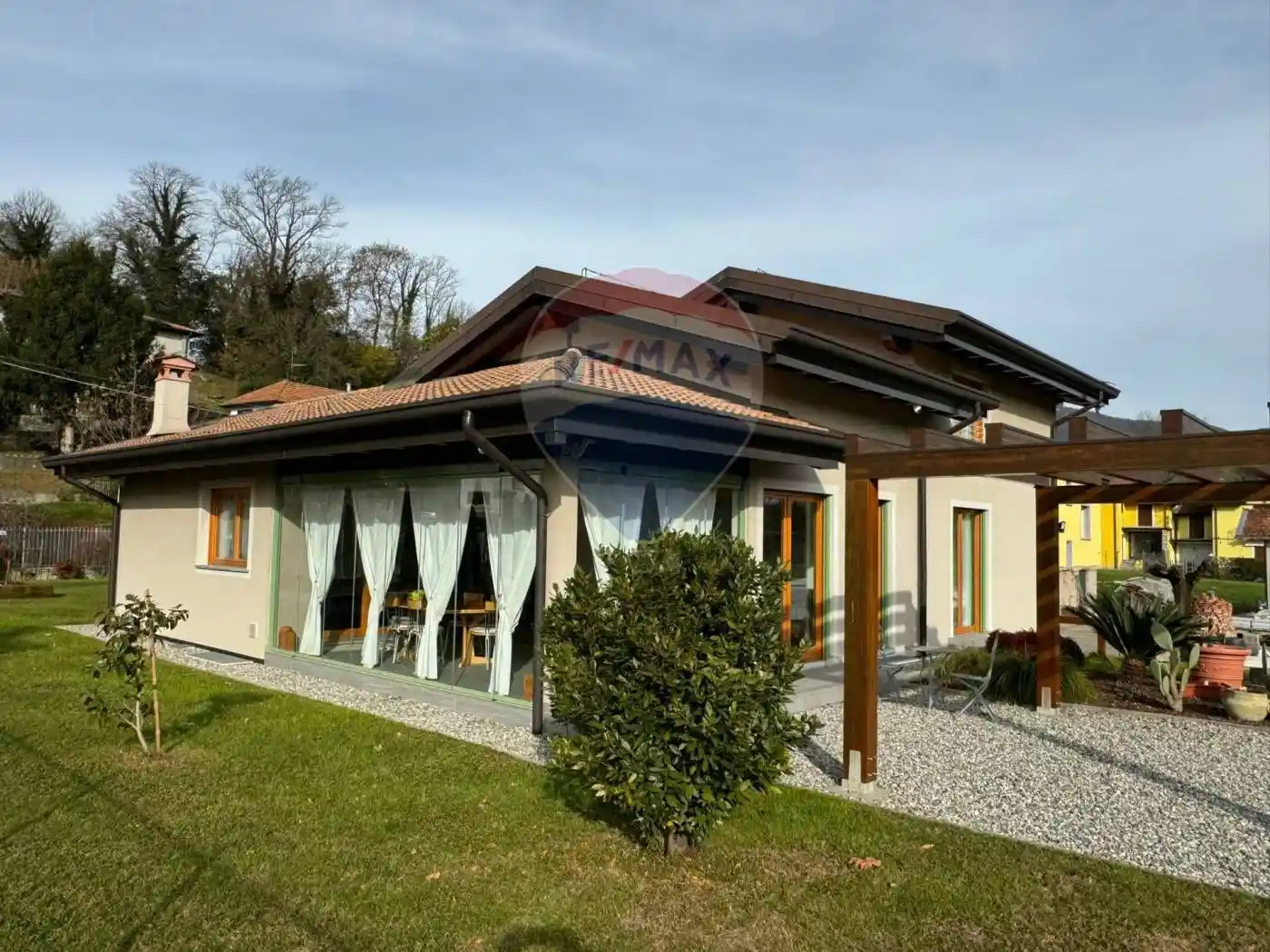 Villa in vendita a Leggiuno