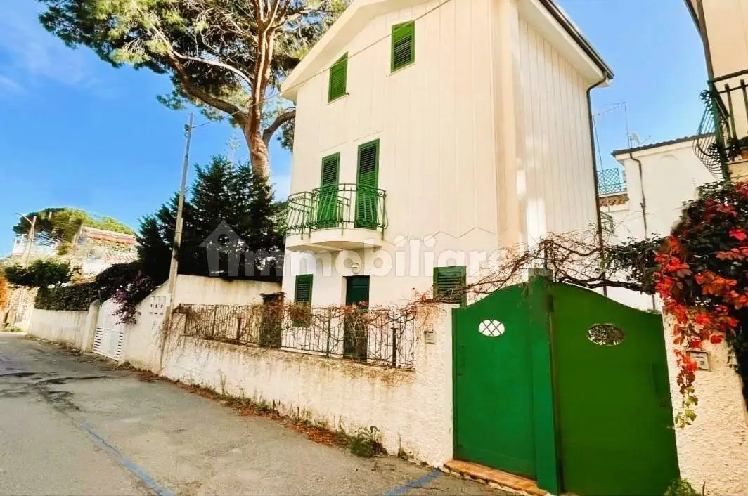 Villa in vendita a Stalettì
