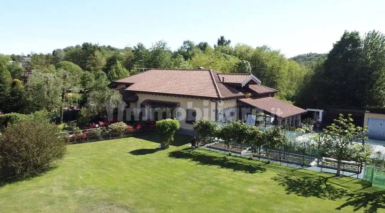 Villa in vendita a Invorio
