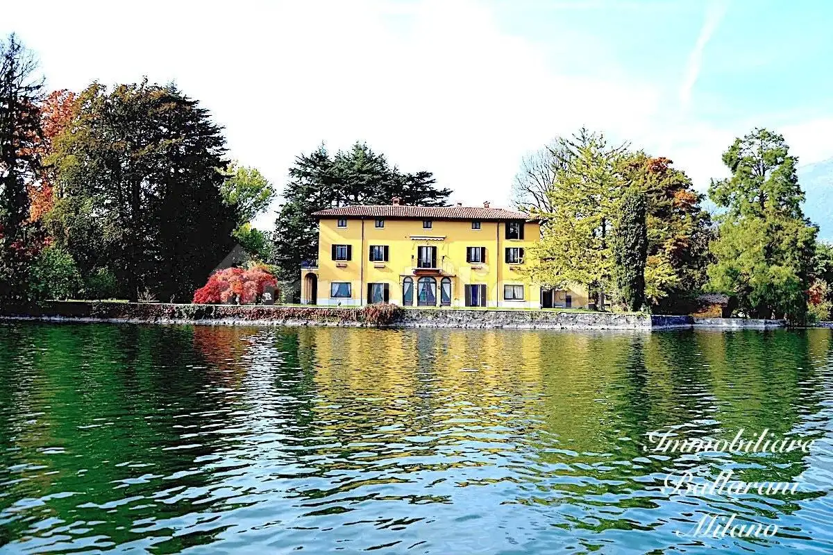 Villa in vendita a Annone di Brianza