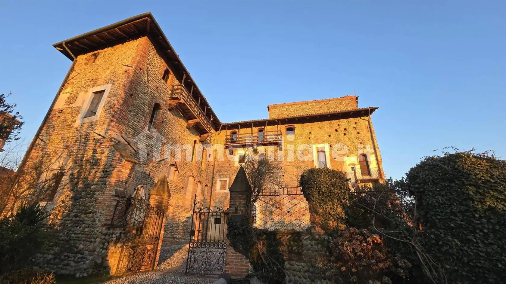 Palazzo - Edificio in vendita a Castelletto Cervo