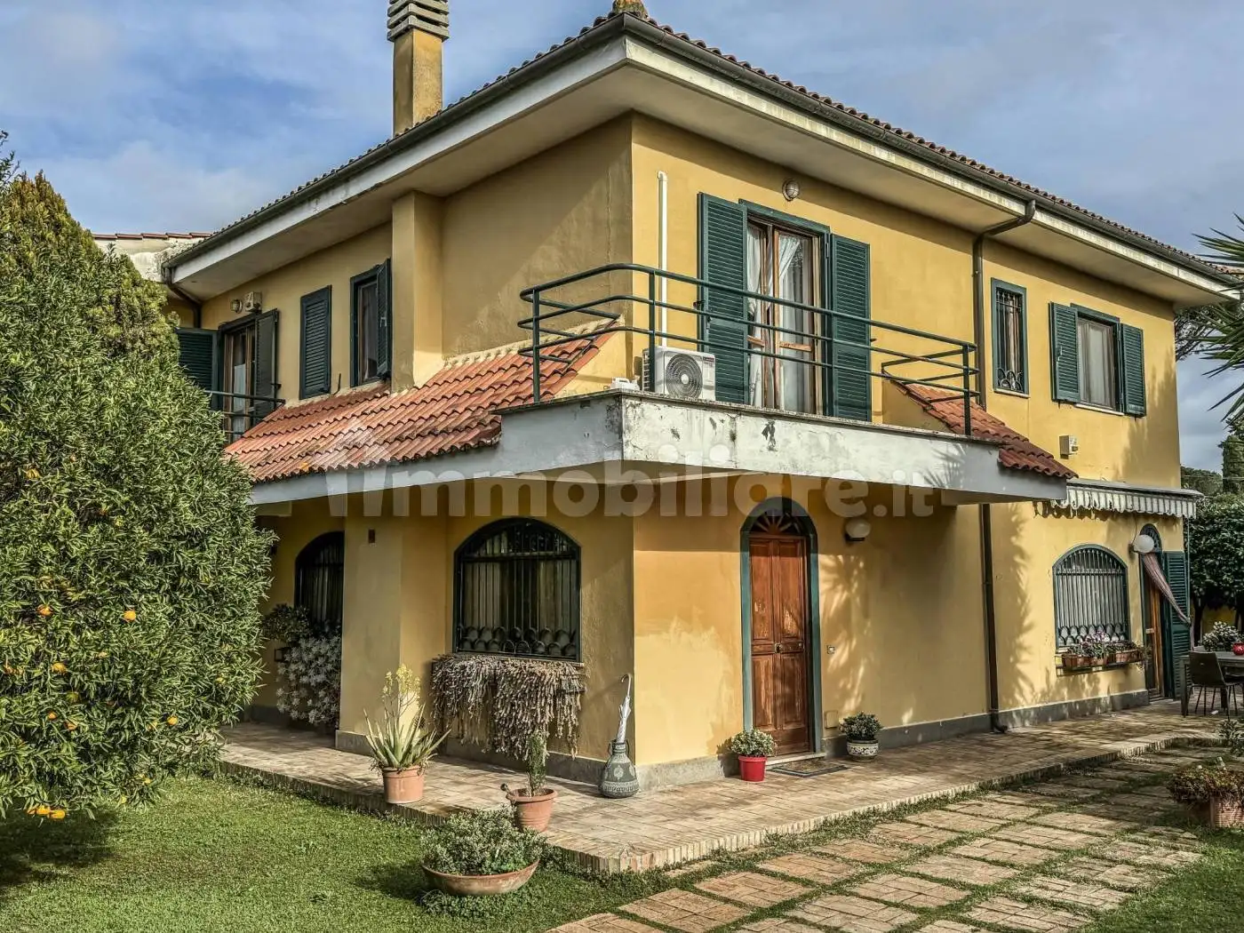 Villa plurifamiliare in vendita a Roma