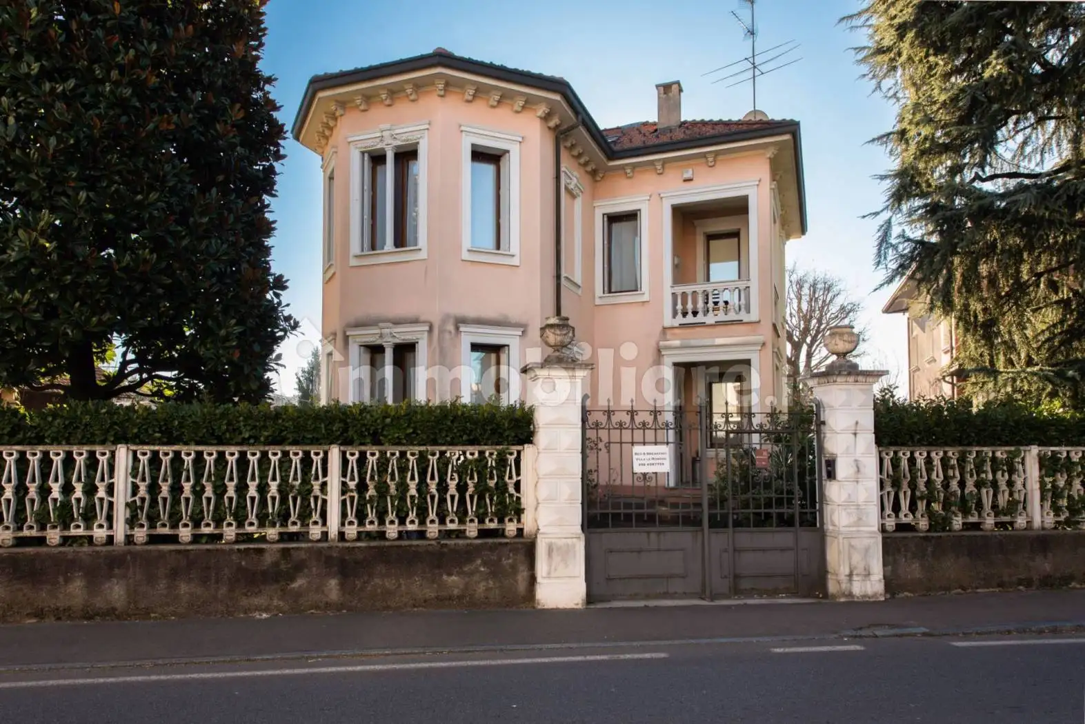 Villa in vendita a Castronno