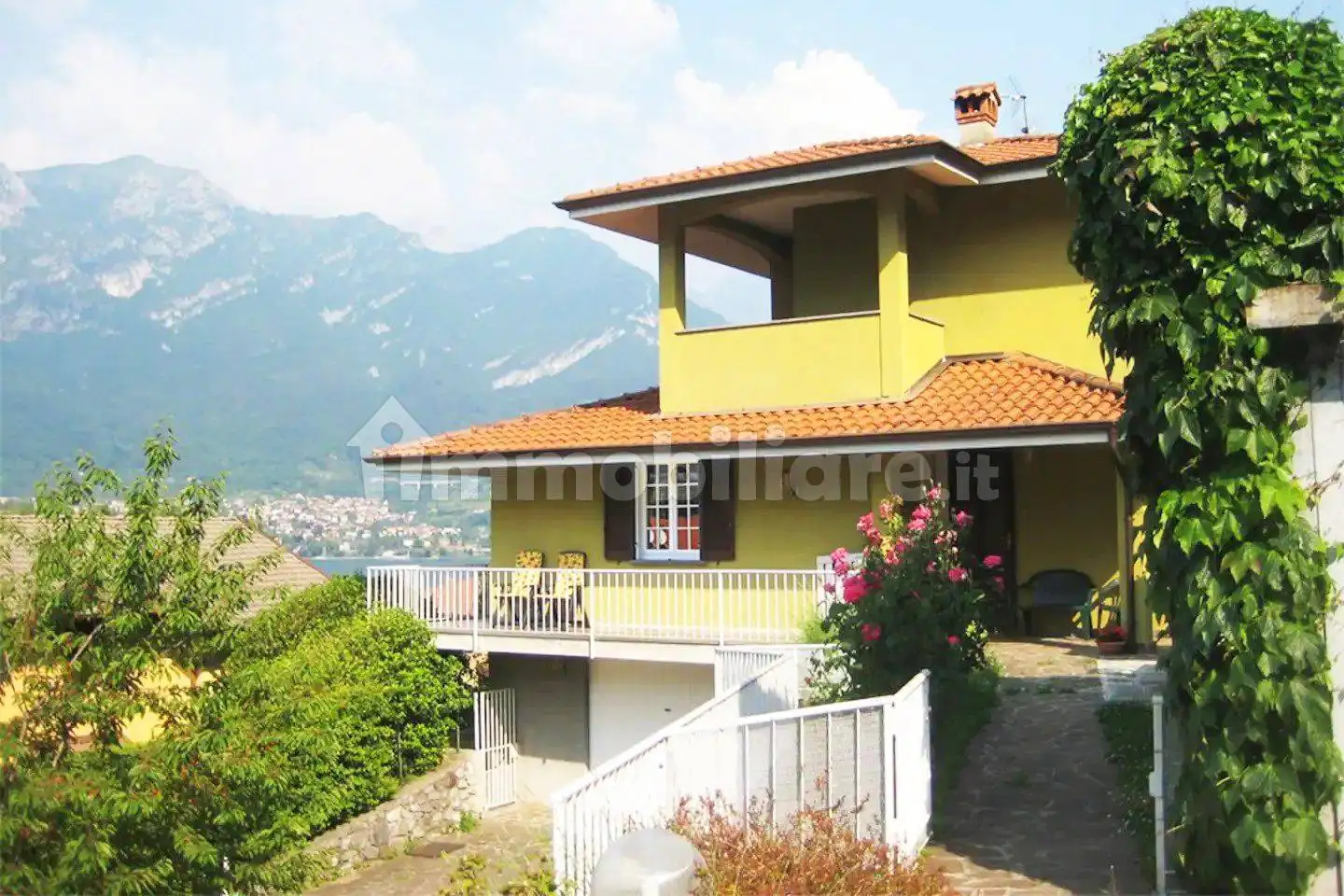 Villa in vendita a Oliveto Lario