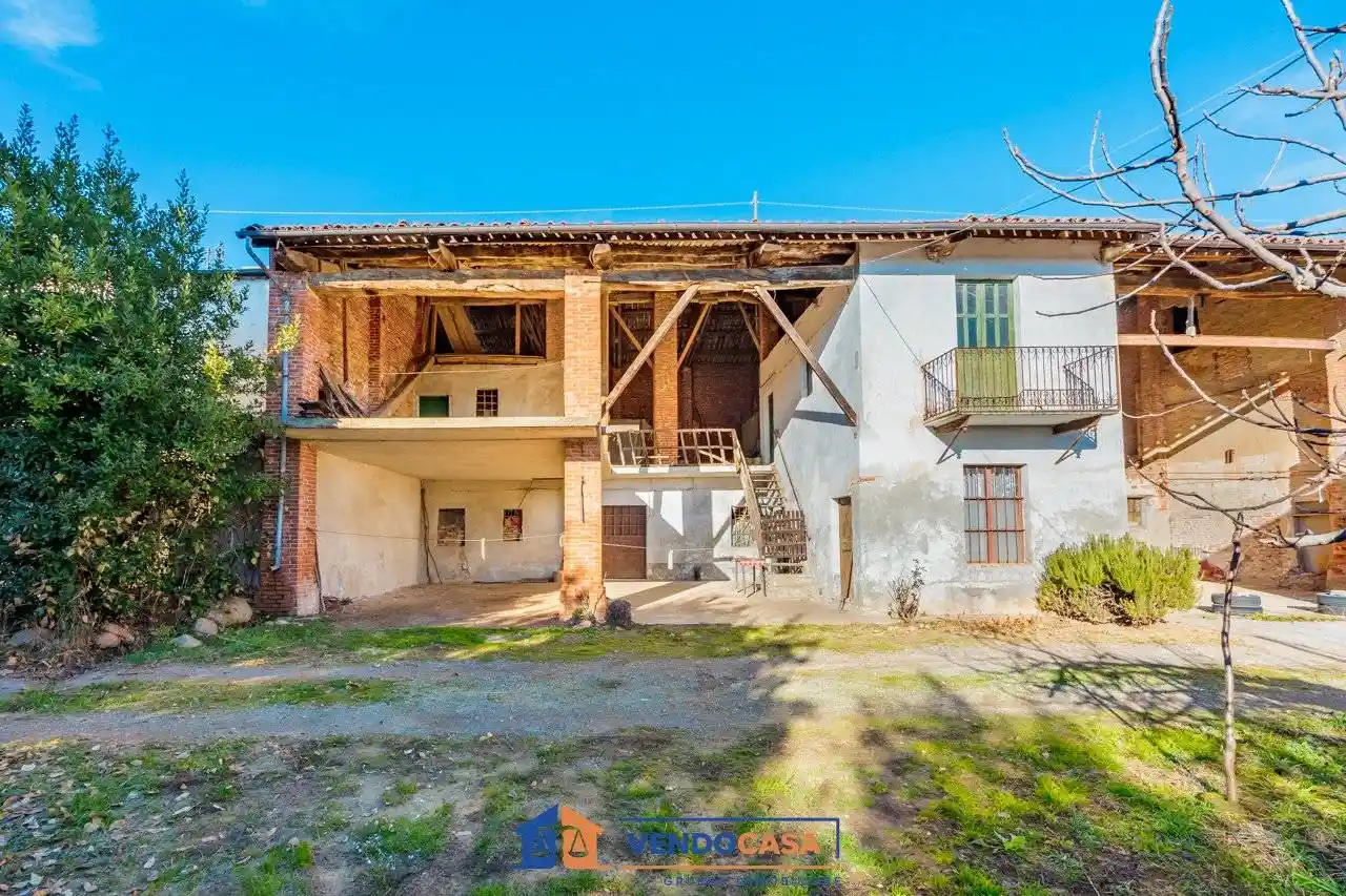 Rustico - Casale in vendita a Carrù