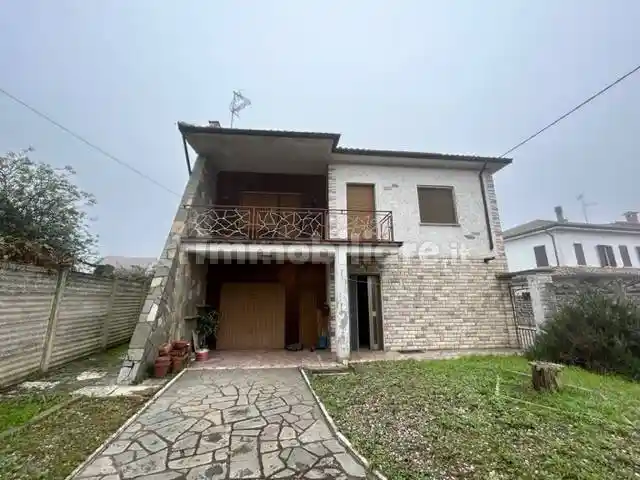 Villa in vendita a Suardi