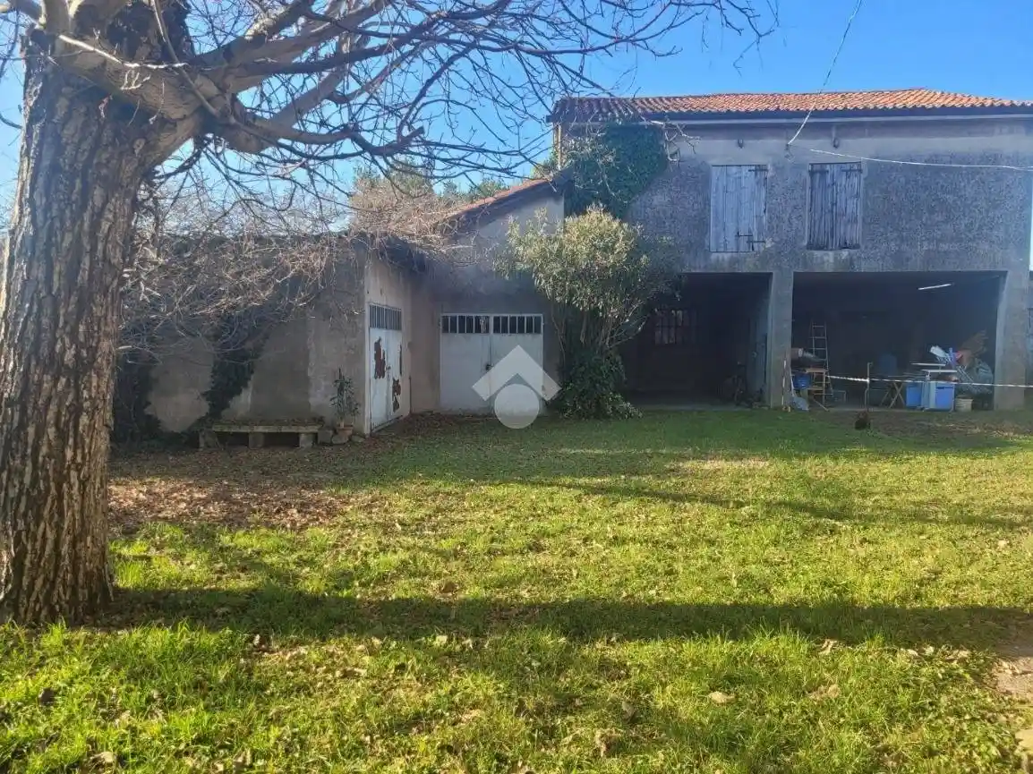 Casa indipendente in vendita a Verona