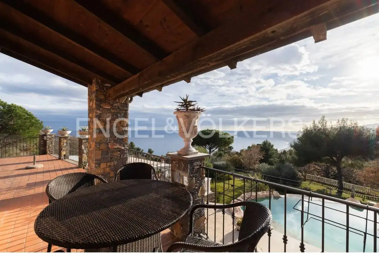 Villa in vendita a Alassio