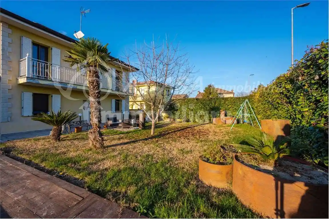 Villa in vendita a Soragna