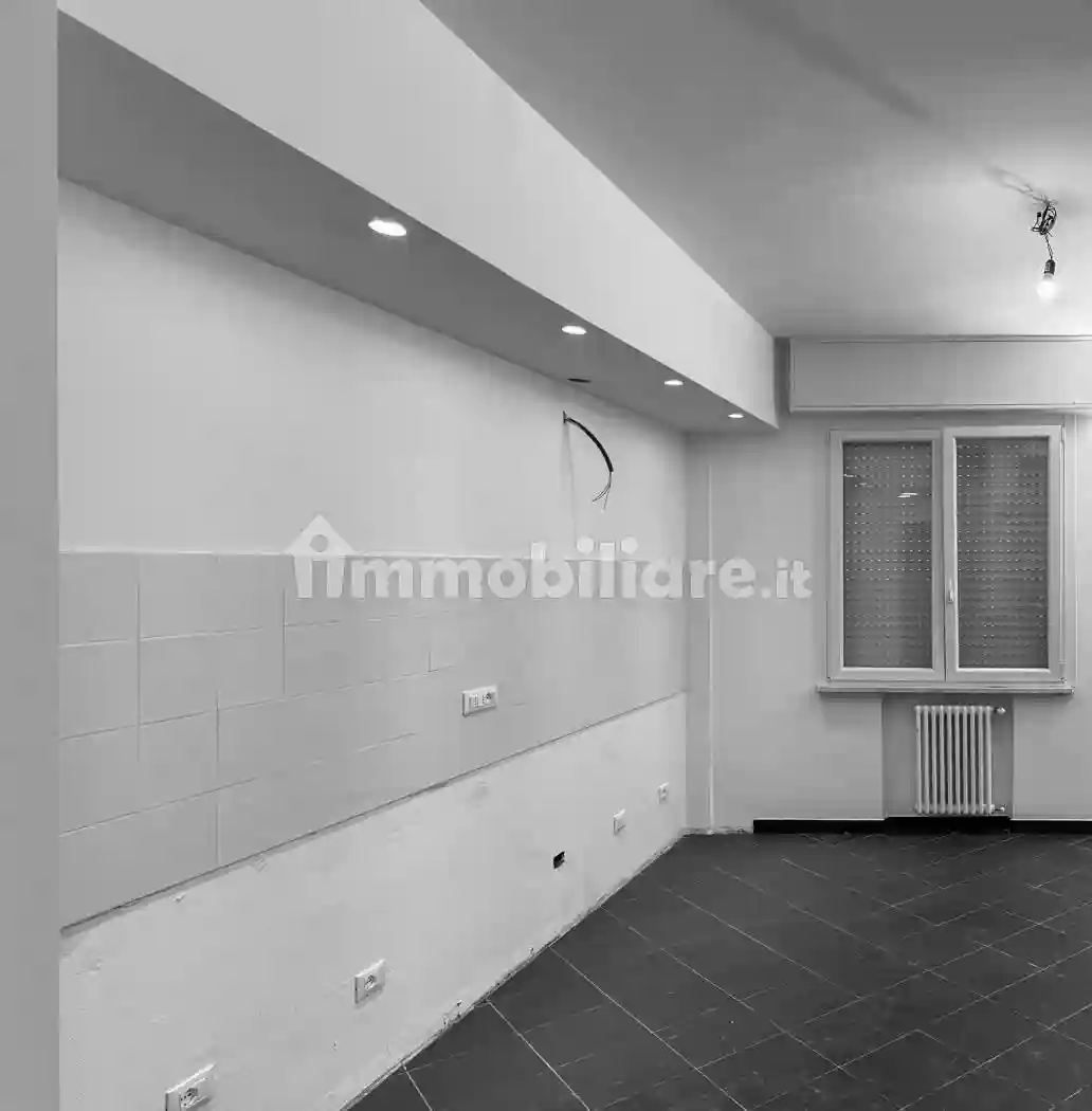 Trilocale piazza Martiri della Libertà 3, Oltreletimbro, Santa Rita, Savona - foto 4