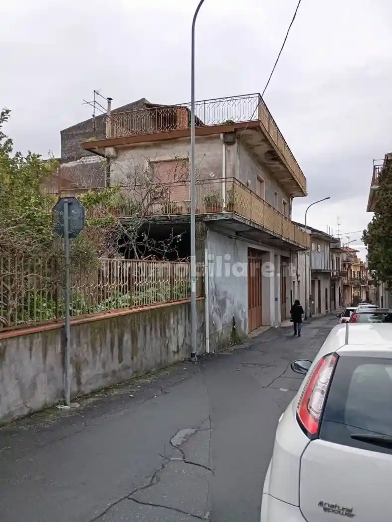 Palazzo - Edificio in vendita a Belpasso