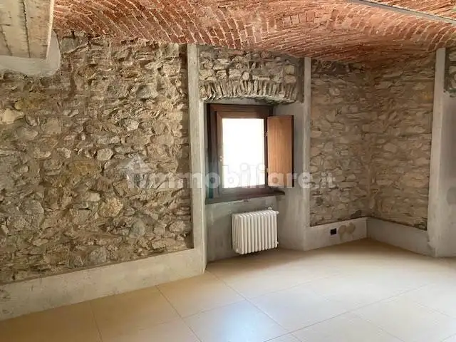 Trilocale via Caduti della Libertà 1, Centro, Verrès - foto 5