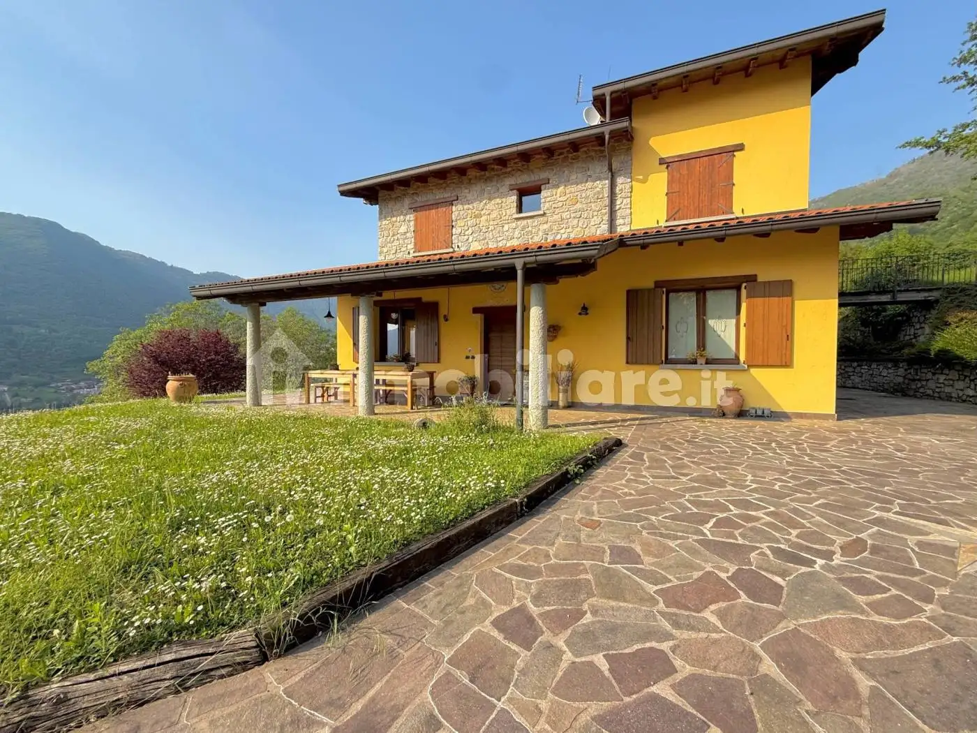 Villa in vendita a Monasterolo del Castello