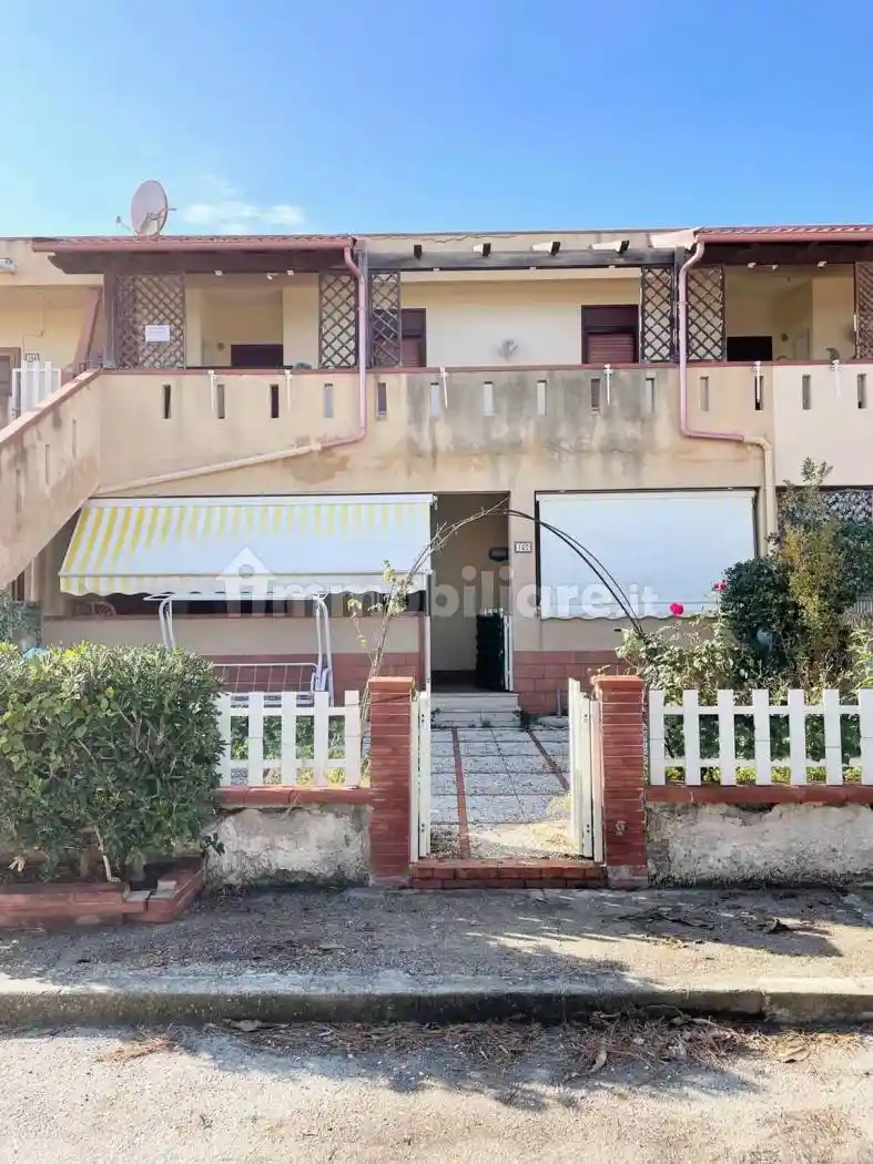 Villa in vendita a Campofelice di Roccella