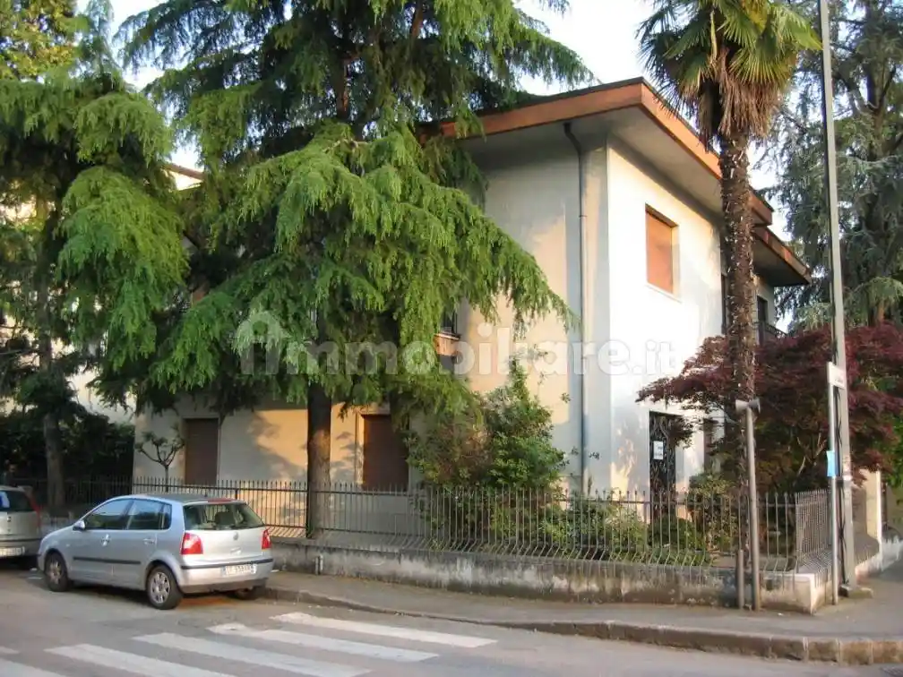 Palazzo - Edificio in Affitto - foto 2