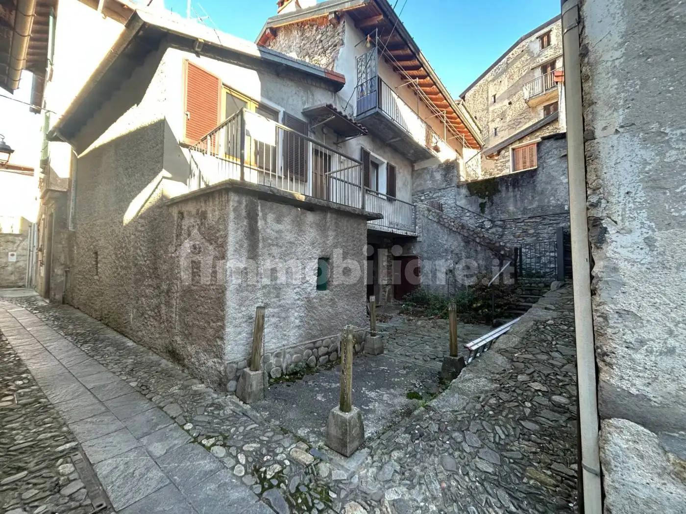 Casa indipendente in vendita a Maccagno con Pino e Veddasca