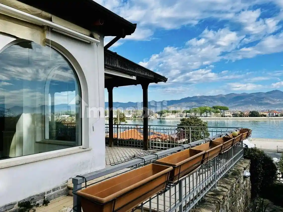 Villa in vendita a Ameglia