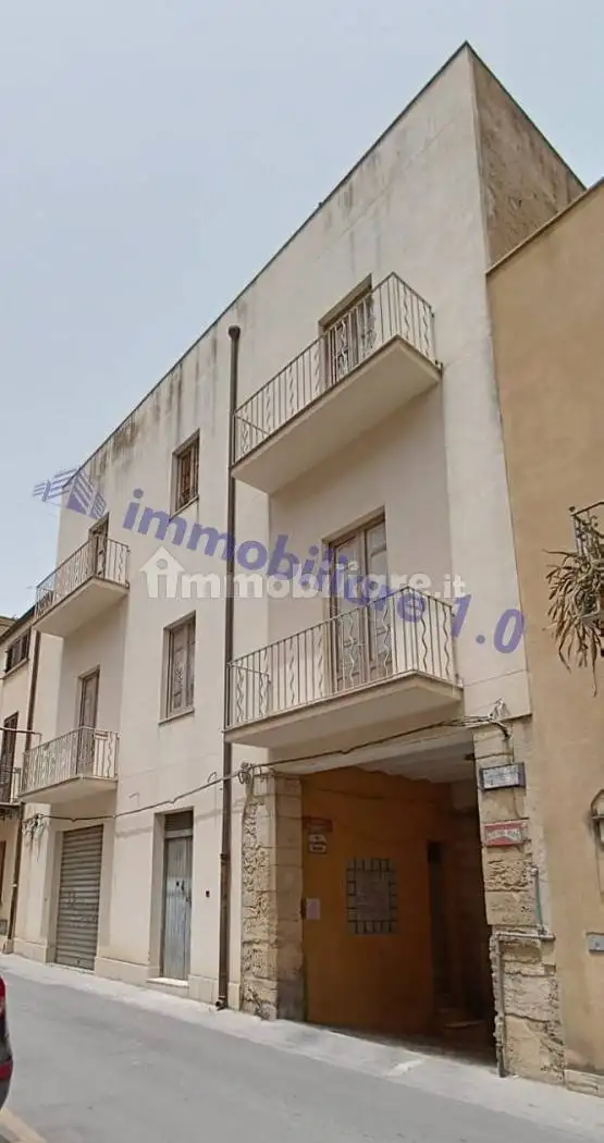 Palazzo - Edificio in vendita a Calatafimi-Segesta