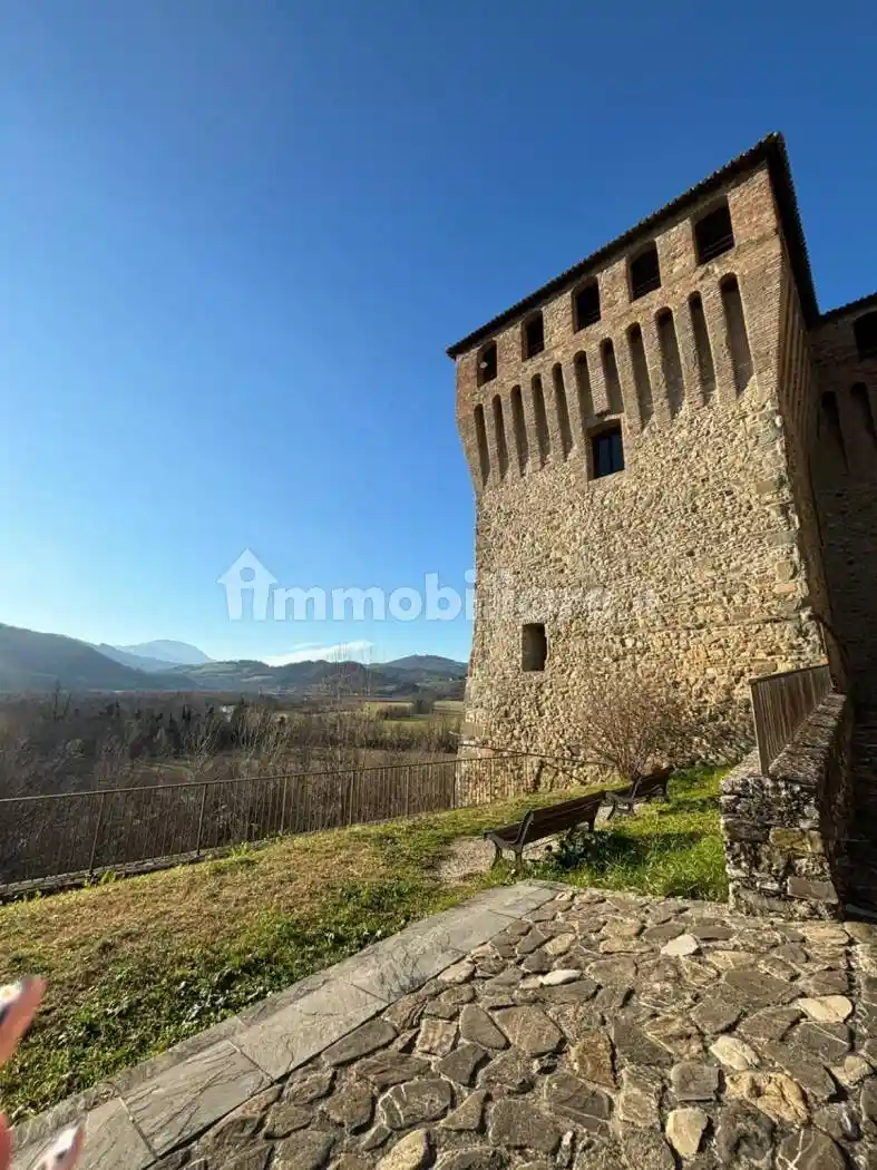 Trilocale Strada della Rocca, Centro, Varano de' Melegari - foto 5
