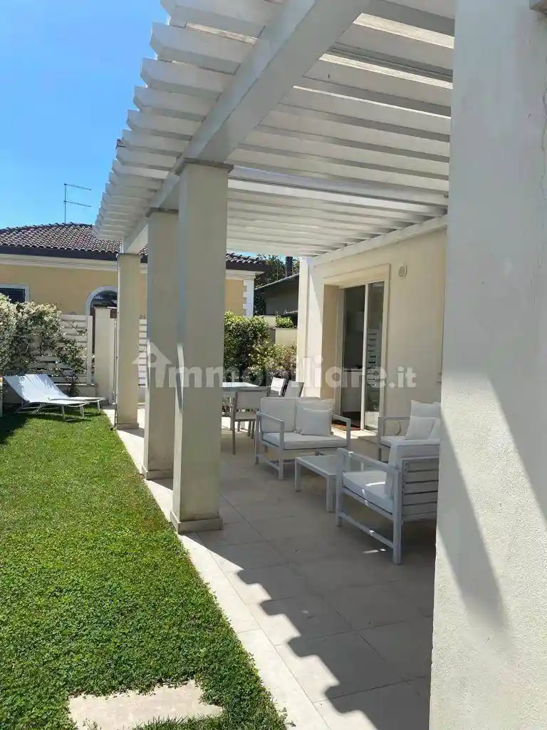 Villetta a schiera in affitto a Forte dei Marmi