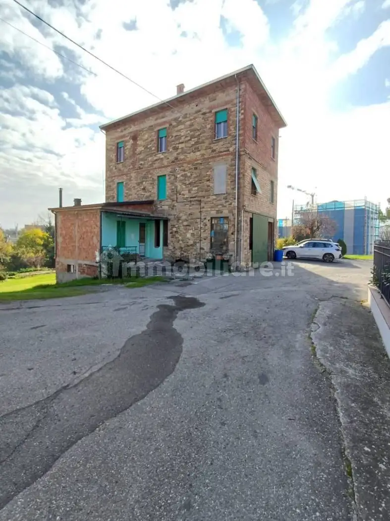 Appartamento in vendita a Varano de' Melegari