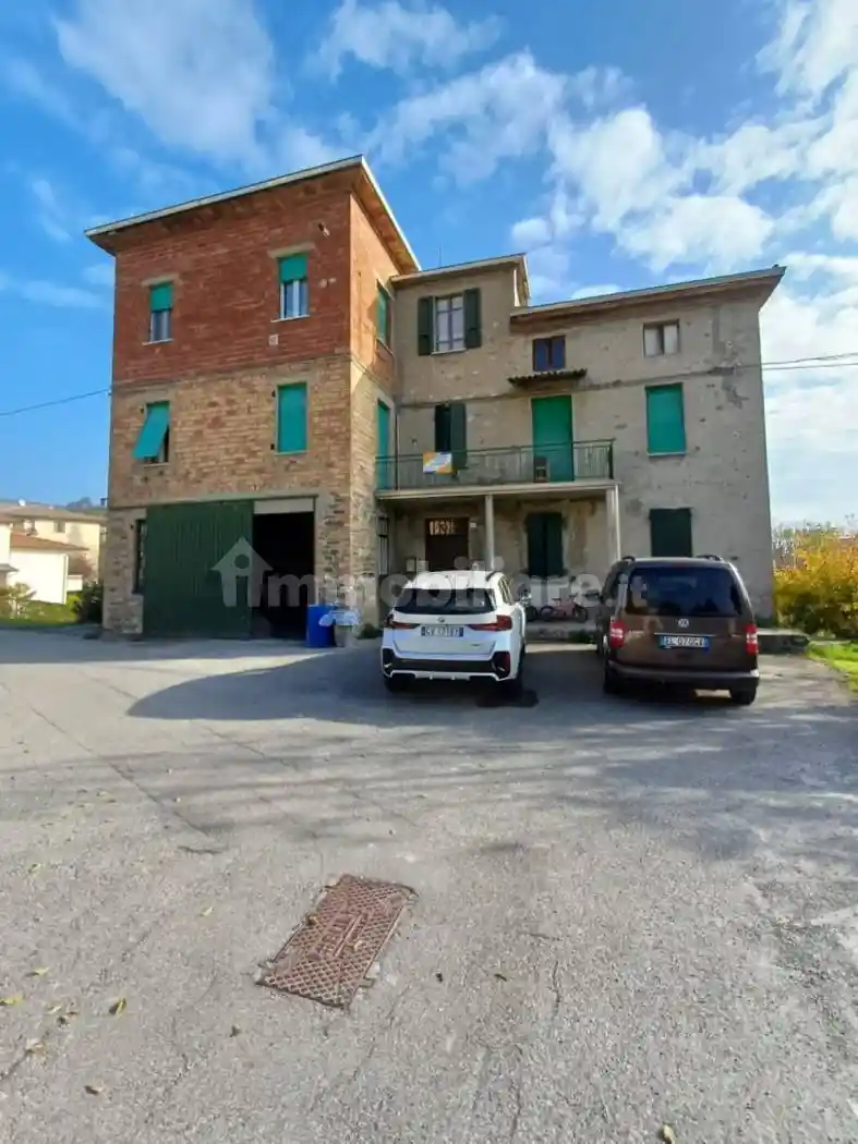 Trilocale via Don Cirio Santi, Centro, Varano de' Melegari - foto 5