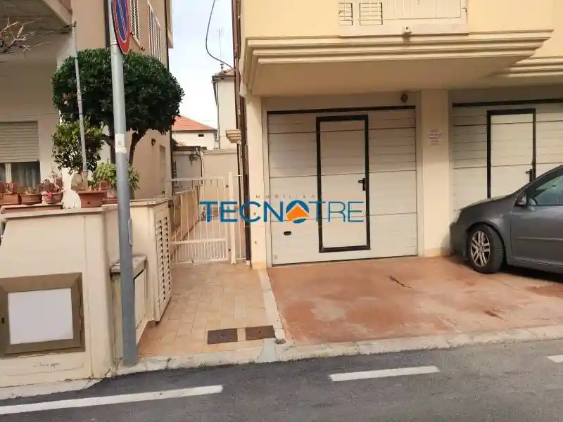 Quadrilocale via Piave 22, Lungomare Marconi, Alba Adriatica - foto 2