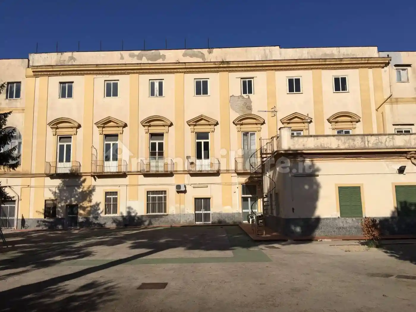 Palazzo - Edificio in vendita a Napoli