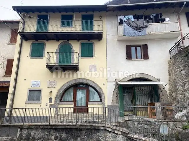 Casa indipendente in vendita a Cornalba