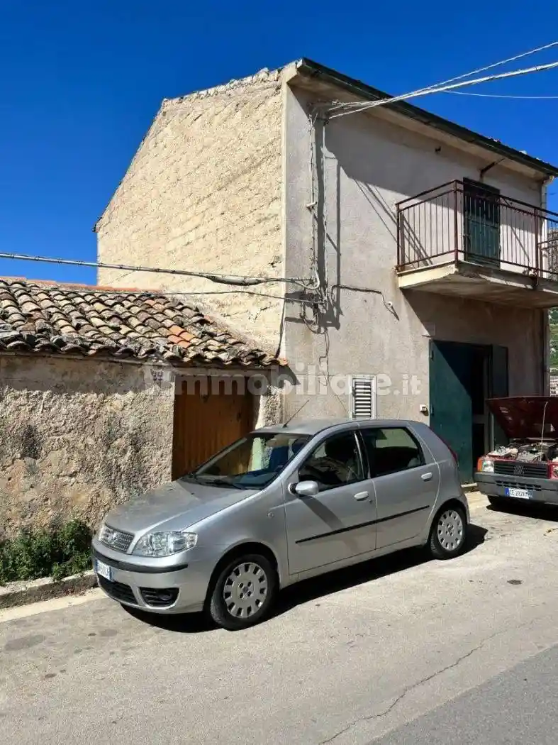 Palazzo - Edificio in vendita a Piana degli Albanesi