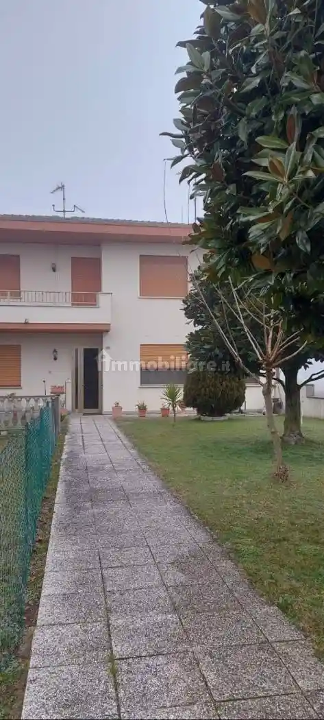 Villa in vendita a Lendinara