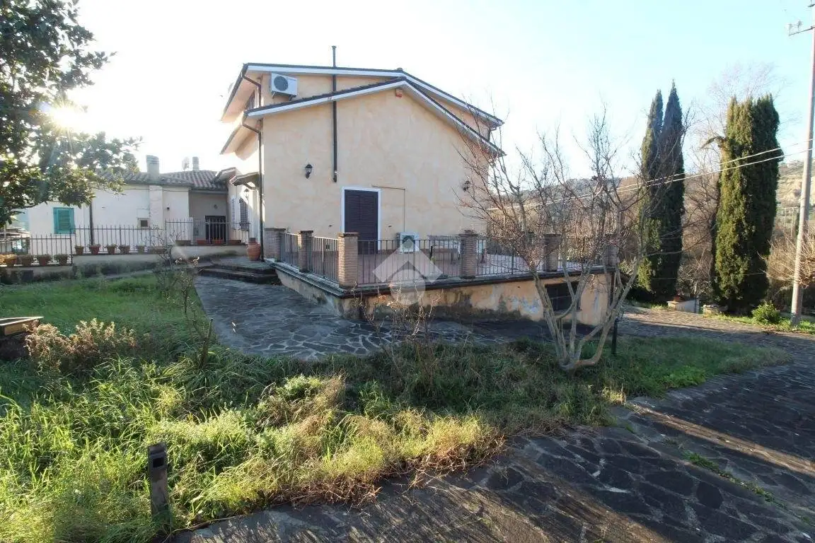 Villa in vendita a Castelnuovo di Farfa