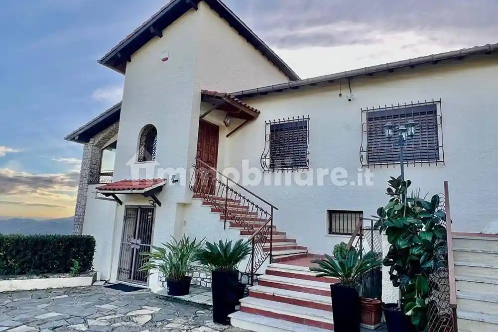Villa in vendita a Dolceacqua