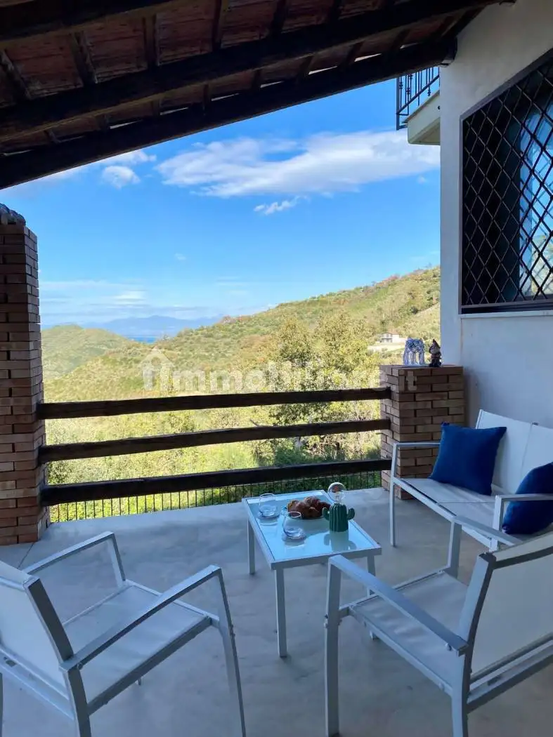 Appartamento in vendita a Laureana Cilento