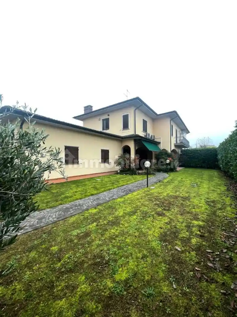 Villa in vendita a Stradella