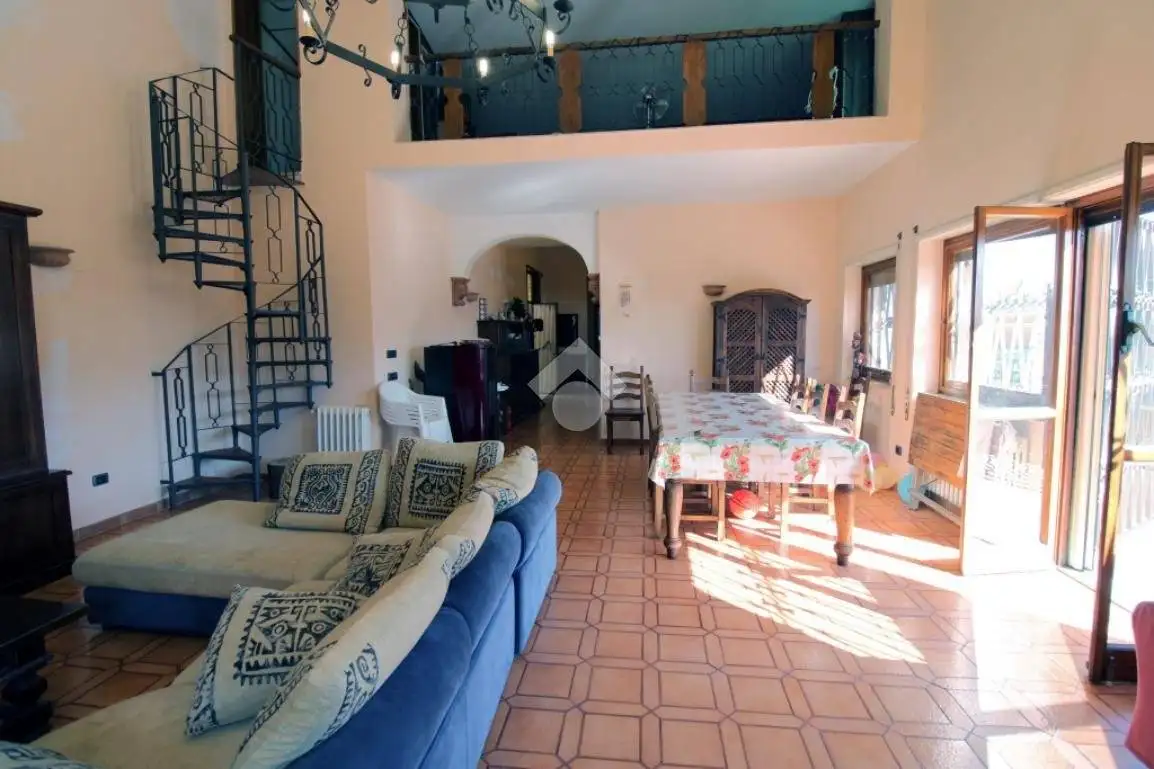 Villa in vendita a Poggio Catino