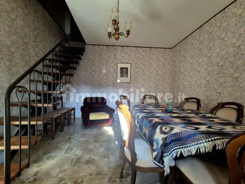 Casa indipendente in vendita a Farindola