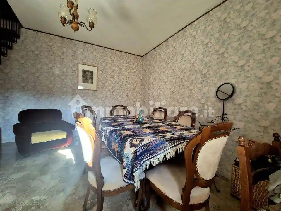 Terratetto plurifamiliare 129 m², buono stato, Centro, Farindola - foto 2