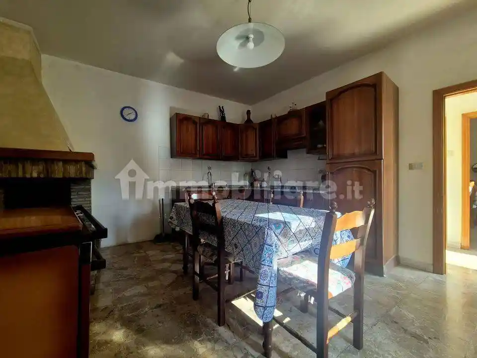 Terratetto plurifamiliare 129 m², buono stato, Centro, Farindola - foto 3