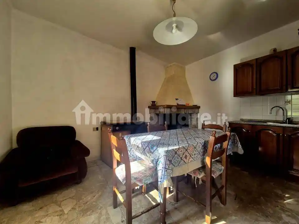 Terratetto plurifamiliare 129 m², buono stato, Centro, Farindola - foto 5