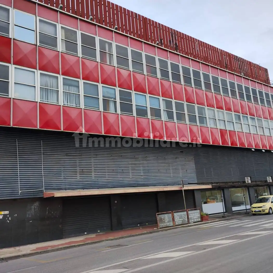 Palazzo - Edificio in vendita a Napoli