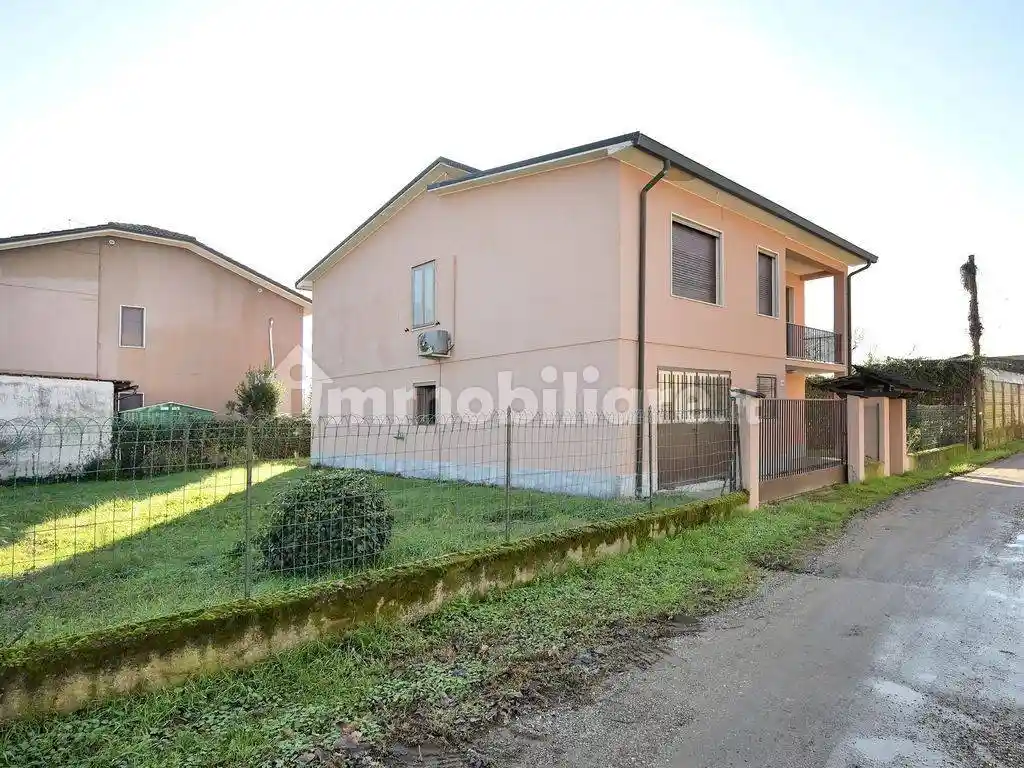 Villa in vendita a Motta Visconti