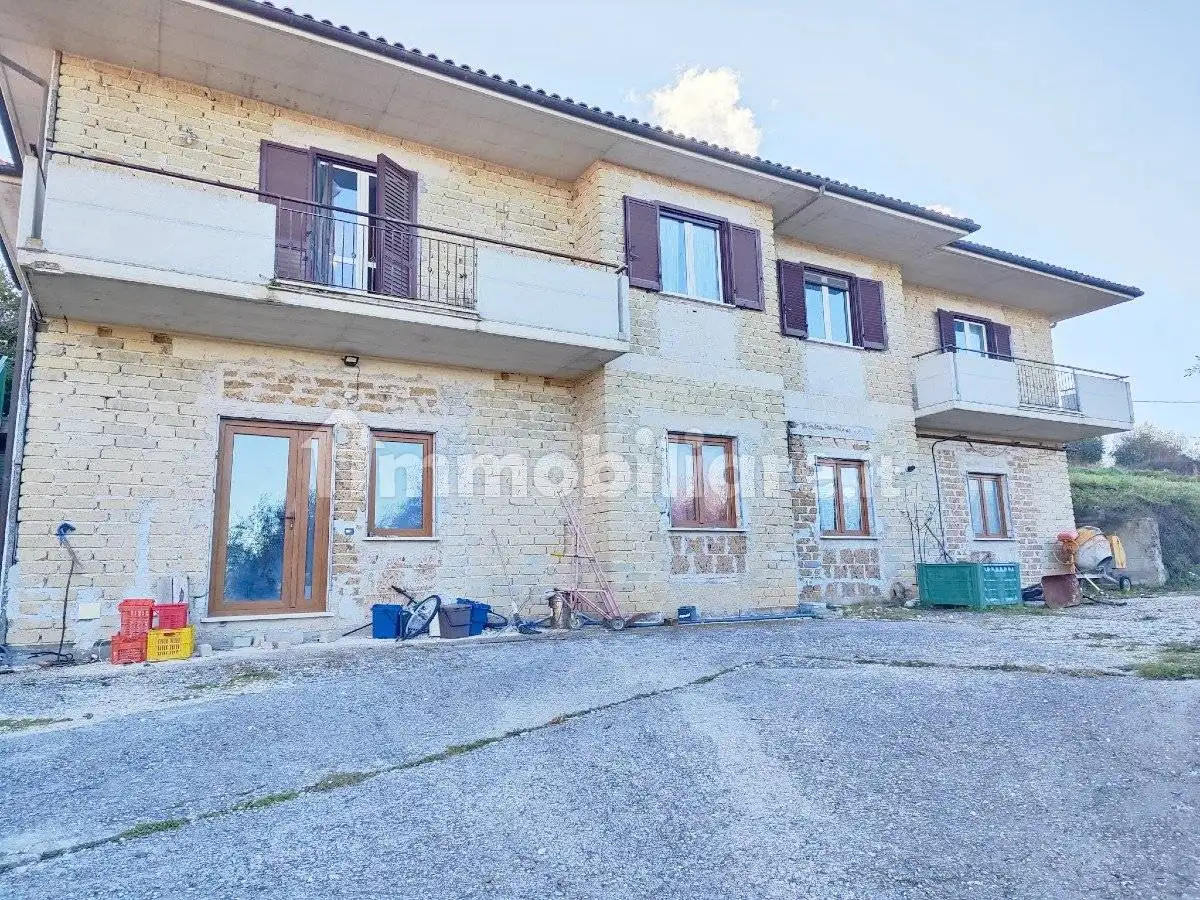 Villa in vendita a Rocca Sinibalda