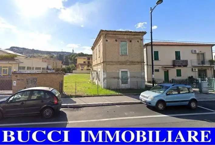 Casa indipendente in vendita a Pescara