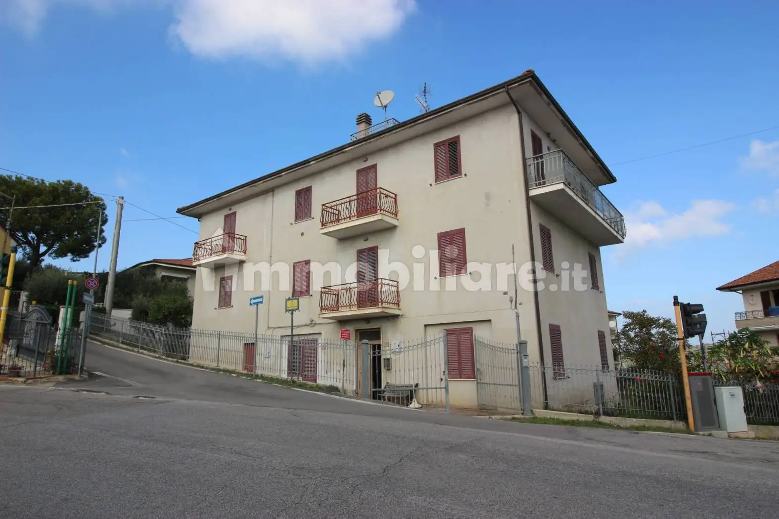 Palazzo - Edificio in vendita a Tortoreto