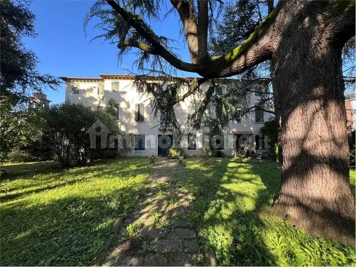 Villa in vendita a Paese