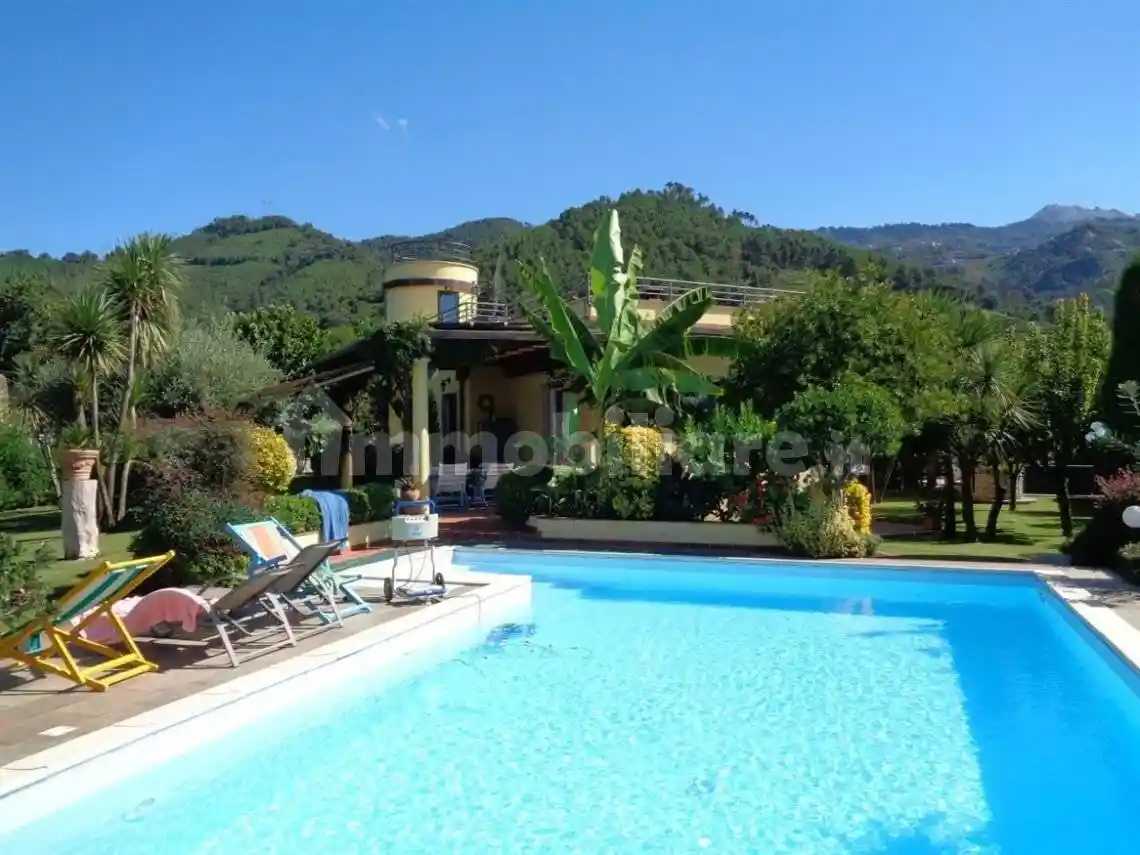 Villa in vendita a Montignoso