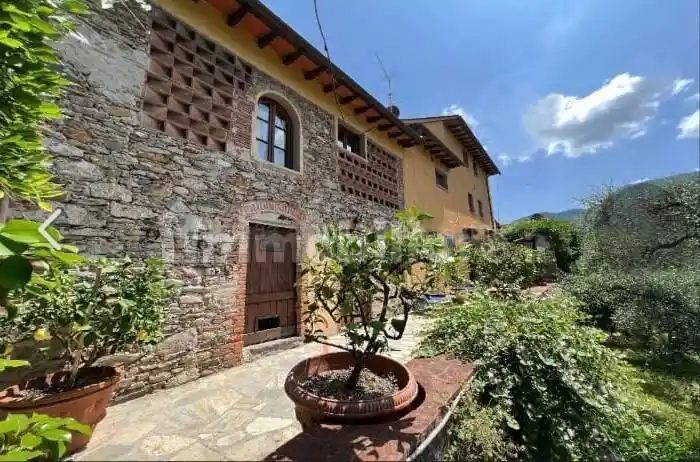 Rustico - Casale in vendita a Capannori